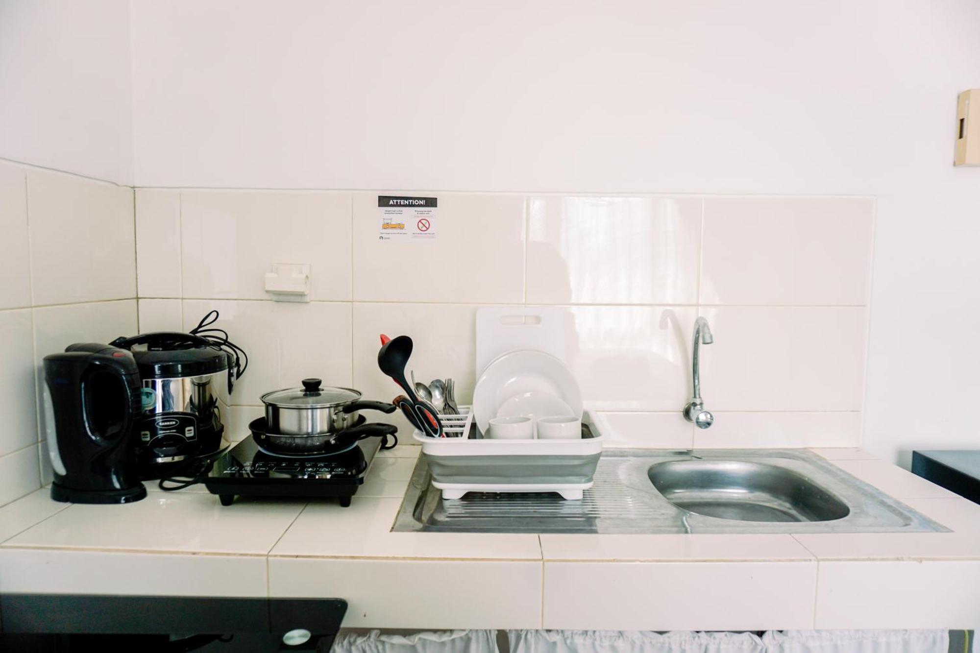 And Comfy At Ambassade Kuningan By Travelio